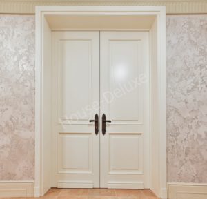 Белые двухстворчатые двери