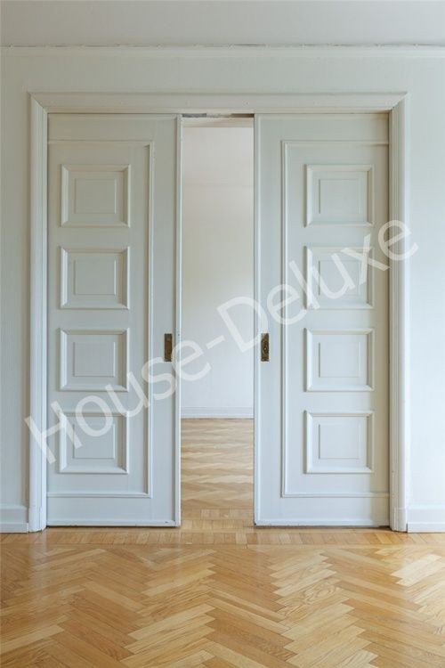 Белые двухстворчатые двери